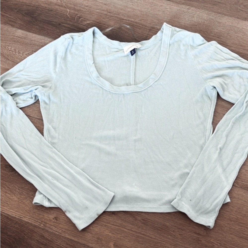 Light blue ribbed long sleeve shirt